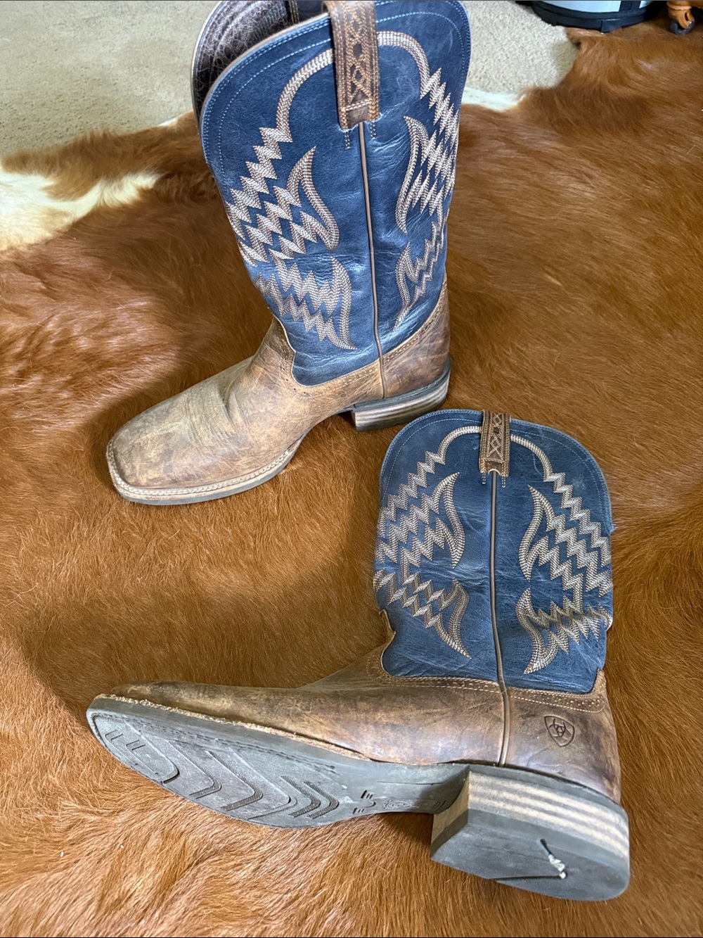 Ariat Men's Two-Tone Brown and Navy Western Boots